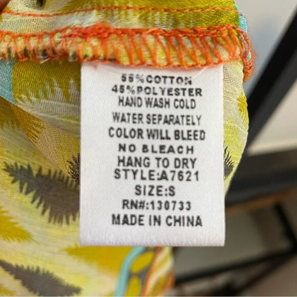 UMGEE multicolor Southwest boho print semi sheer  tank w/exposed back zip sz sm - Picture 5 of 5